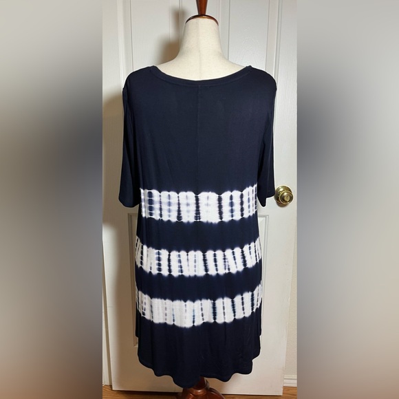 Lane Bryant Navy & White Tie-Dye Short Sleeve Swing Tunic - Picture 6 of 10